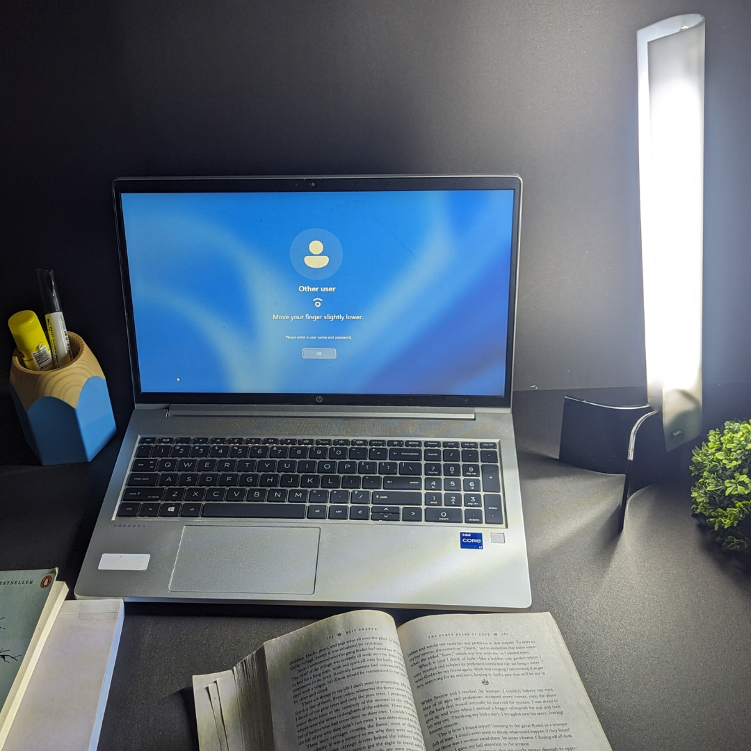 V-BeamSlim Desk Lamp