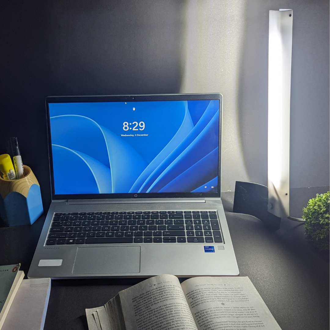 V-BeamSlim Desk Lamp