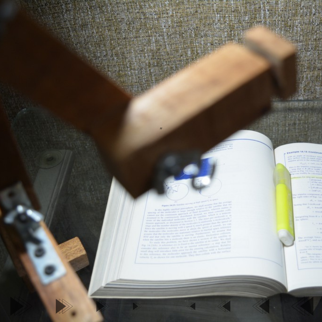 DIY Robotic Desk Study Lamp